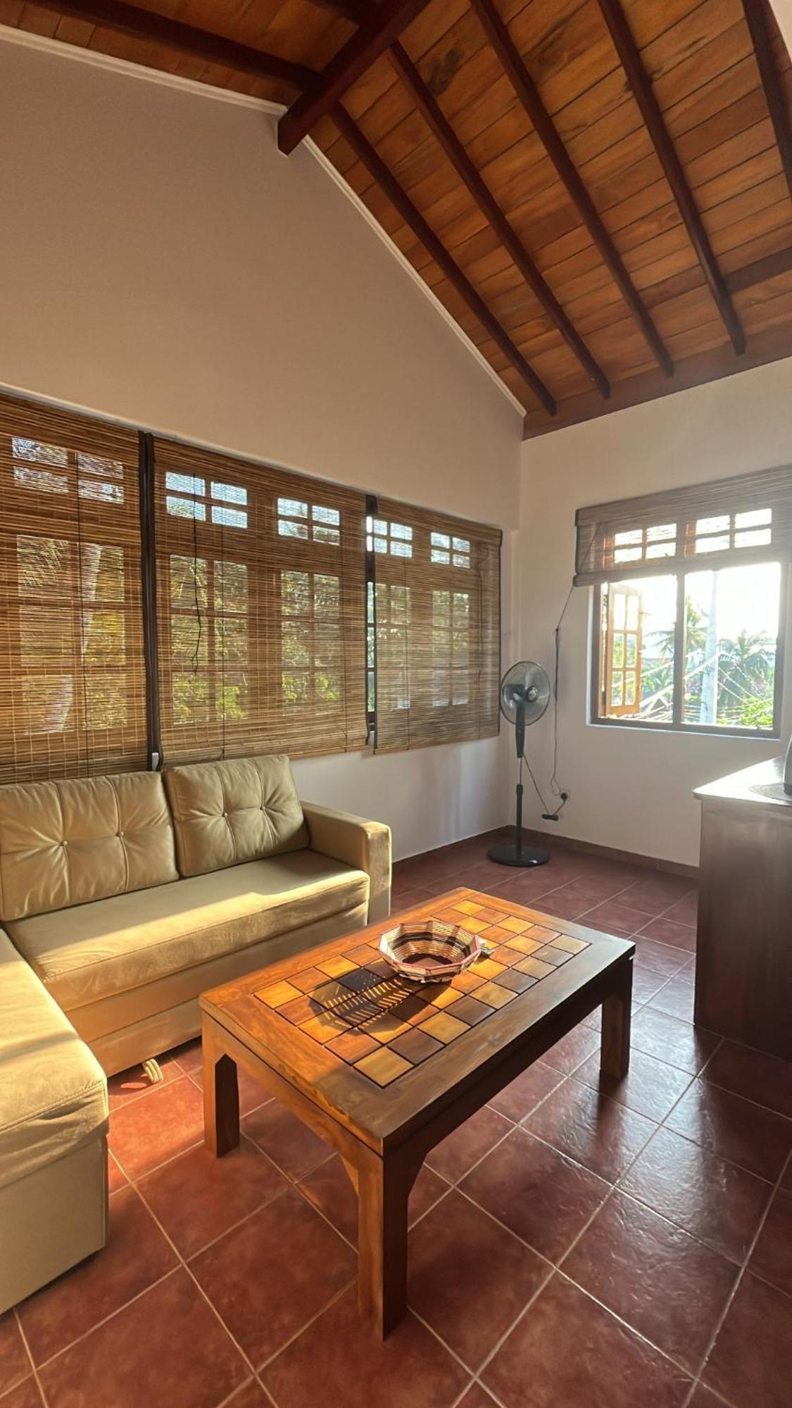 Beach Club Apartments Induruwa Exterior photo