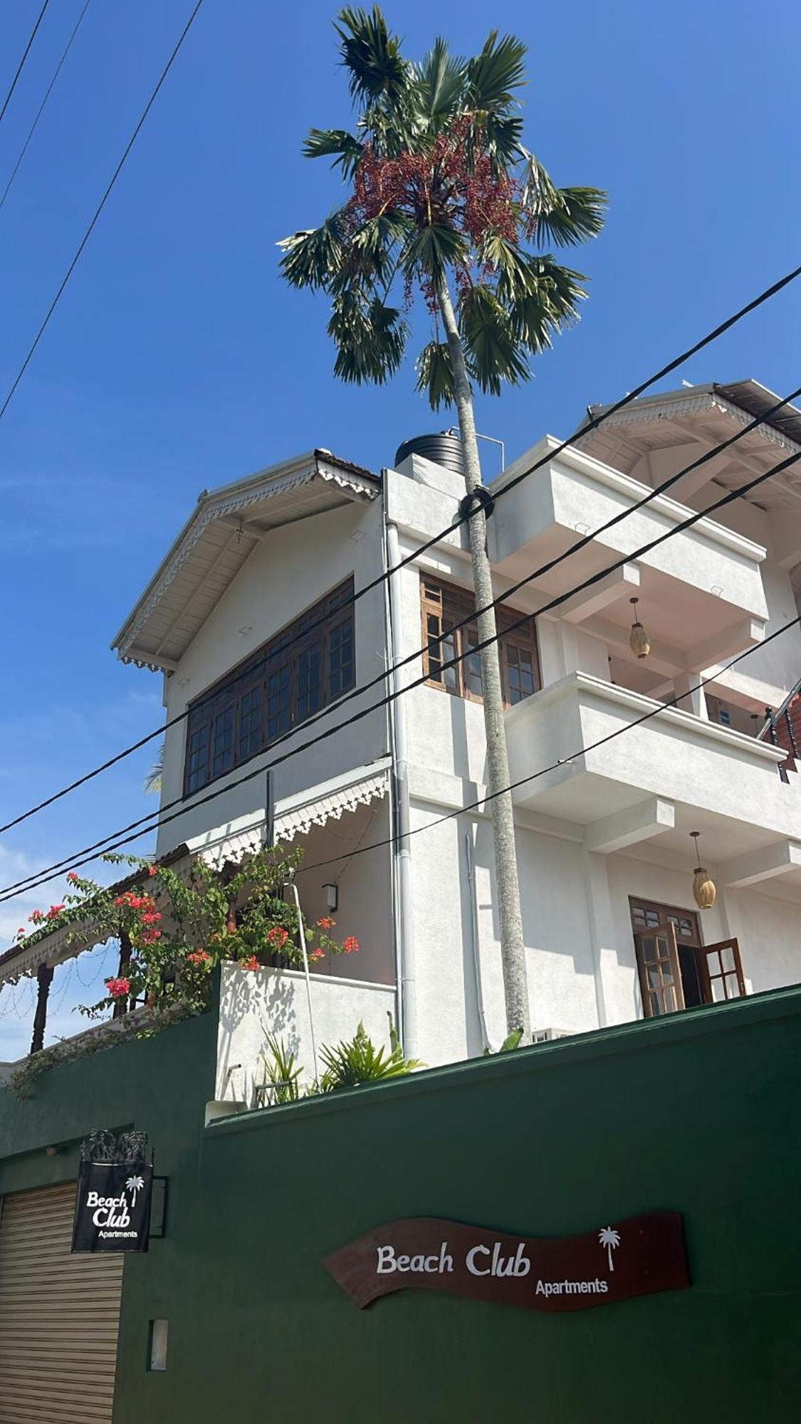 Beach Club Apartments Induruwa Exterior photo