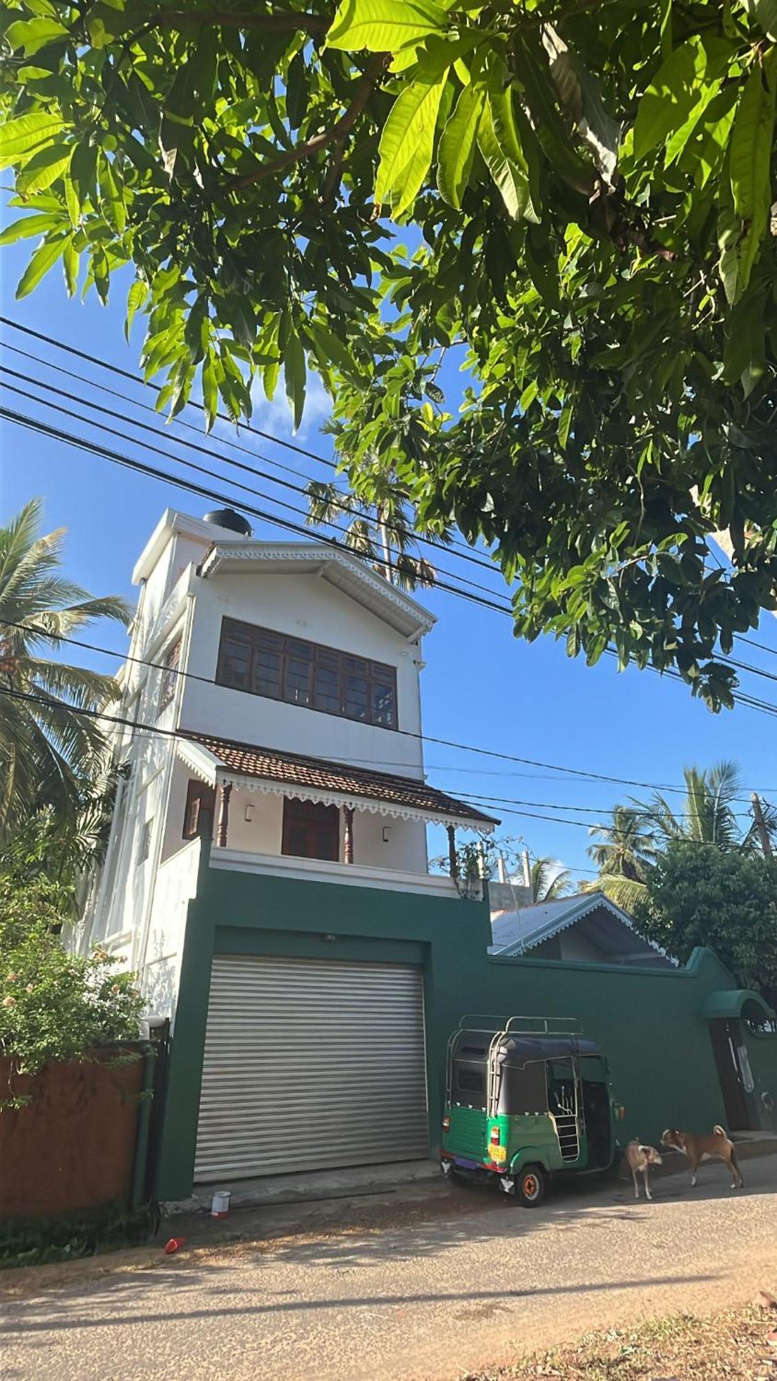 Beach Club Apartments Induruwa Exterior photo