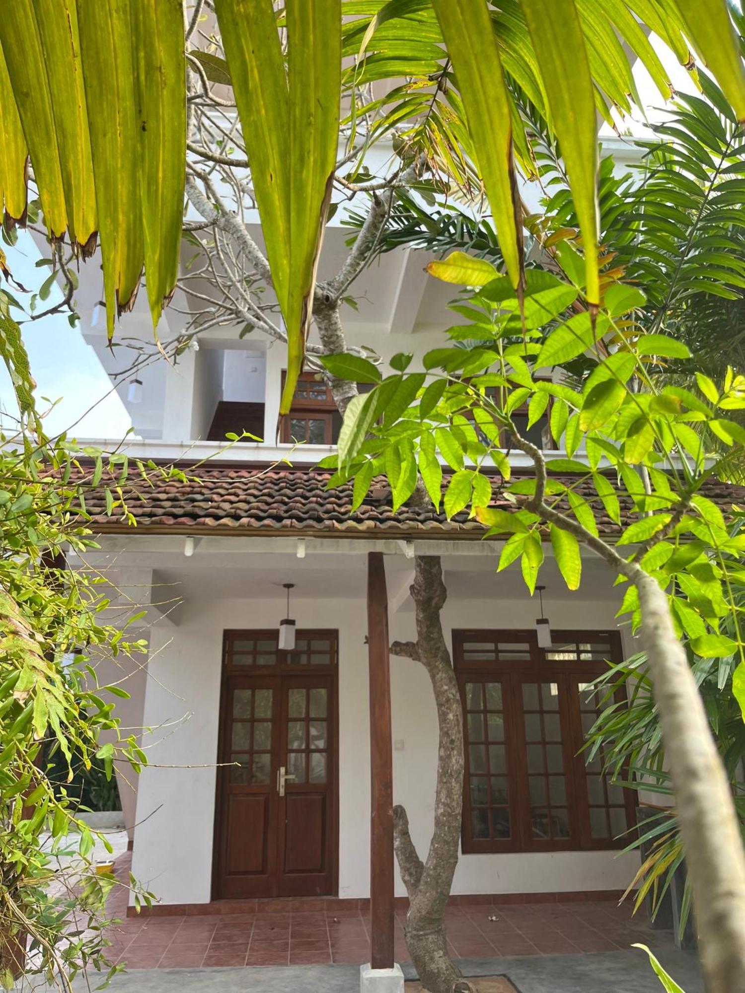 Beach Club Apartments Induruwa Exterior photo