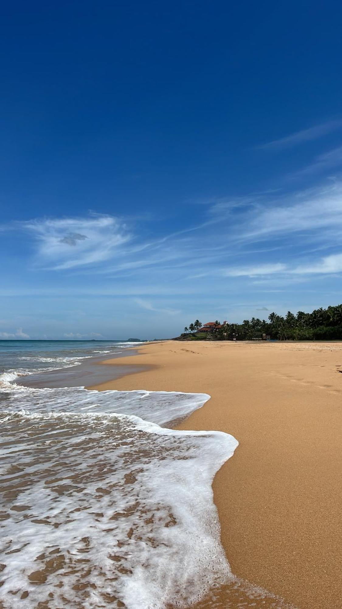 Beach Club Apartments Induruwa Exterior photo