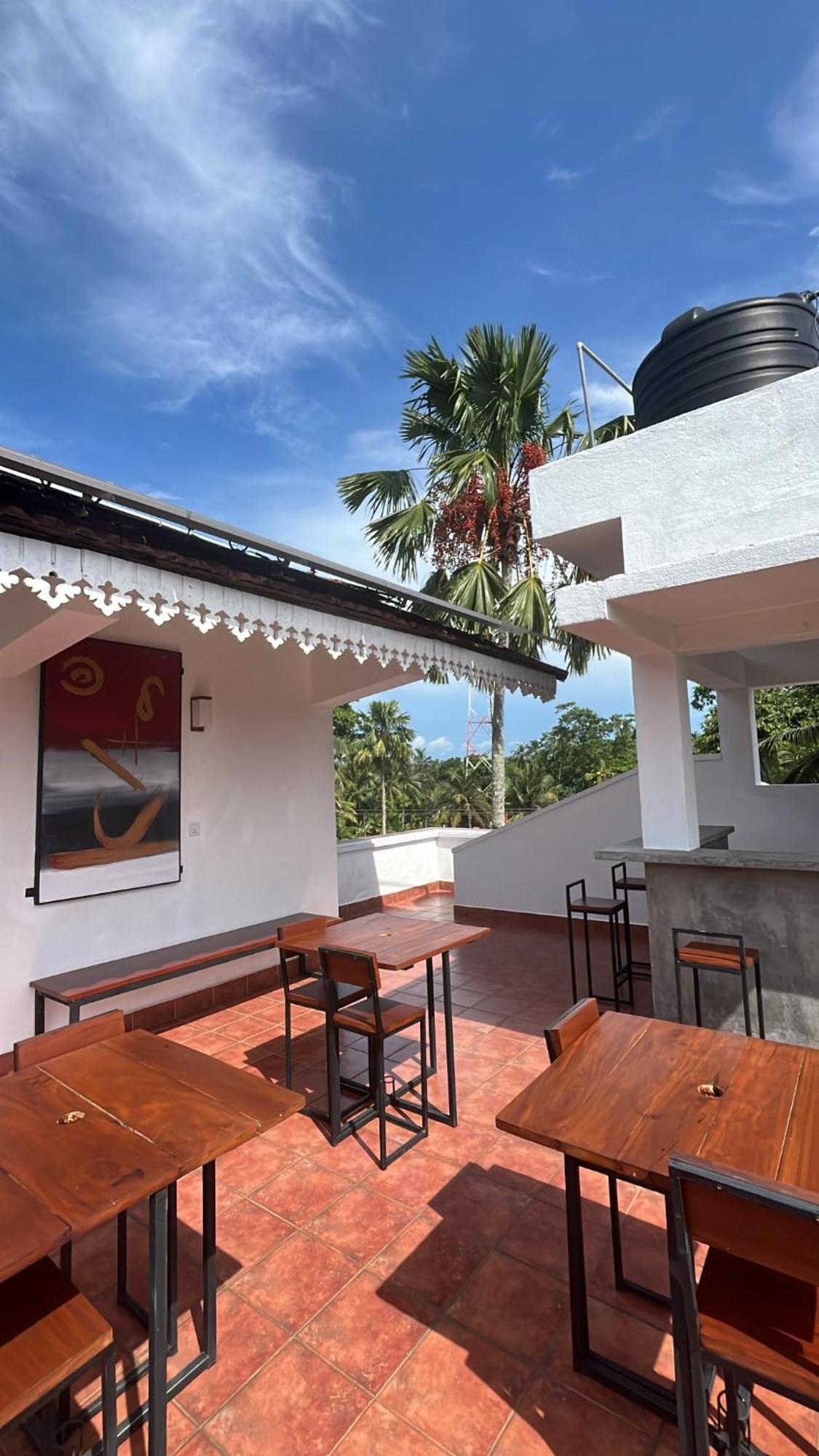 Beach Club Apartments Induruwa Exterior photo