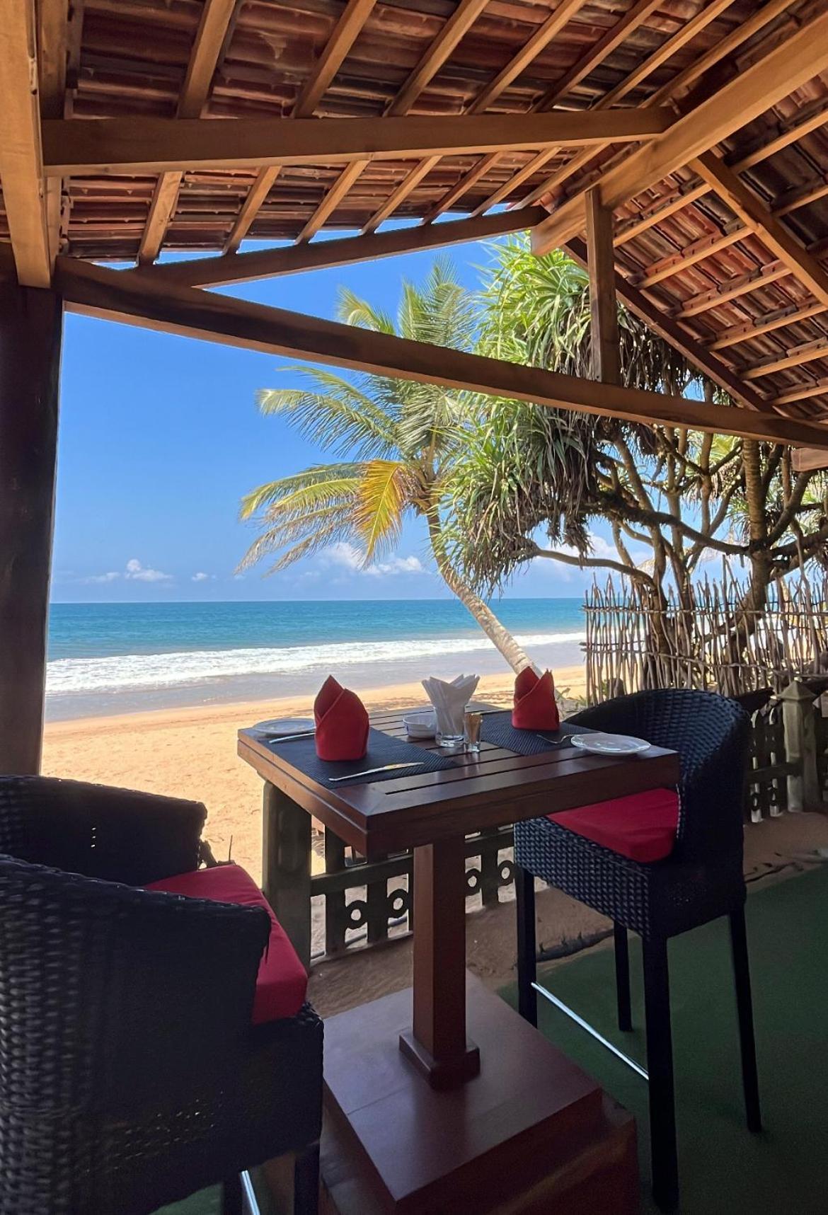 Beach Club Apartments Induruwa Exterior photo