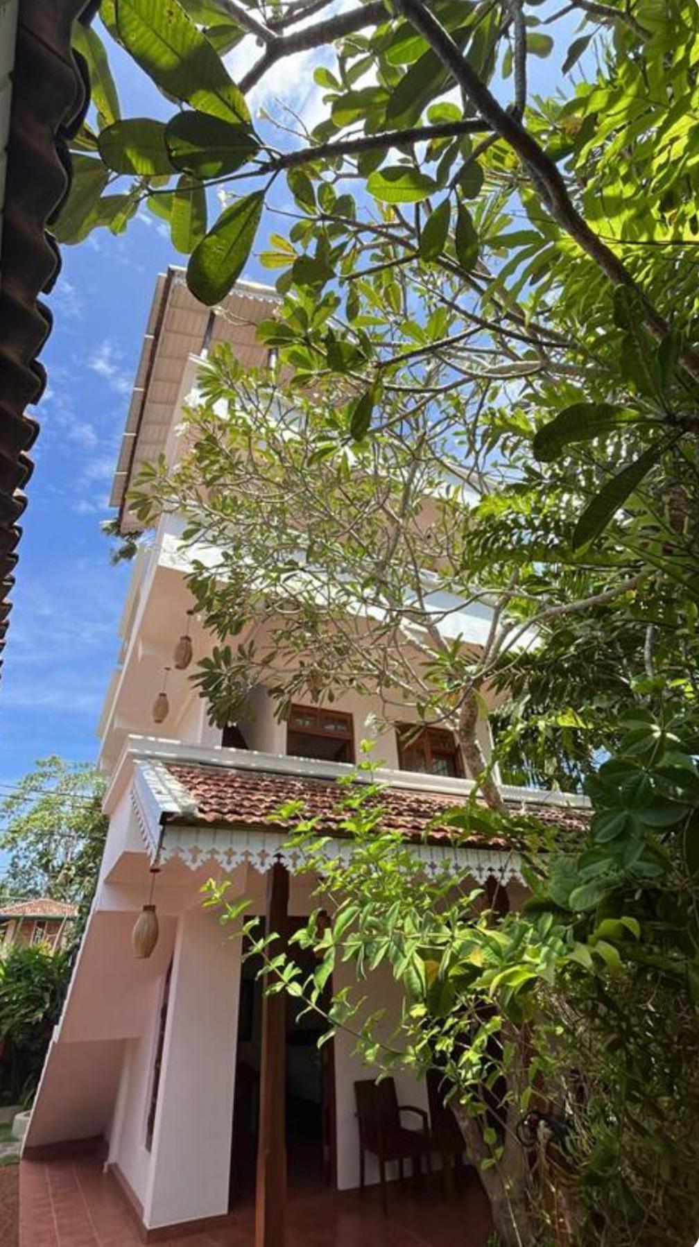 Beach Club Apartments Induruwa Exterior photo