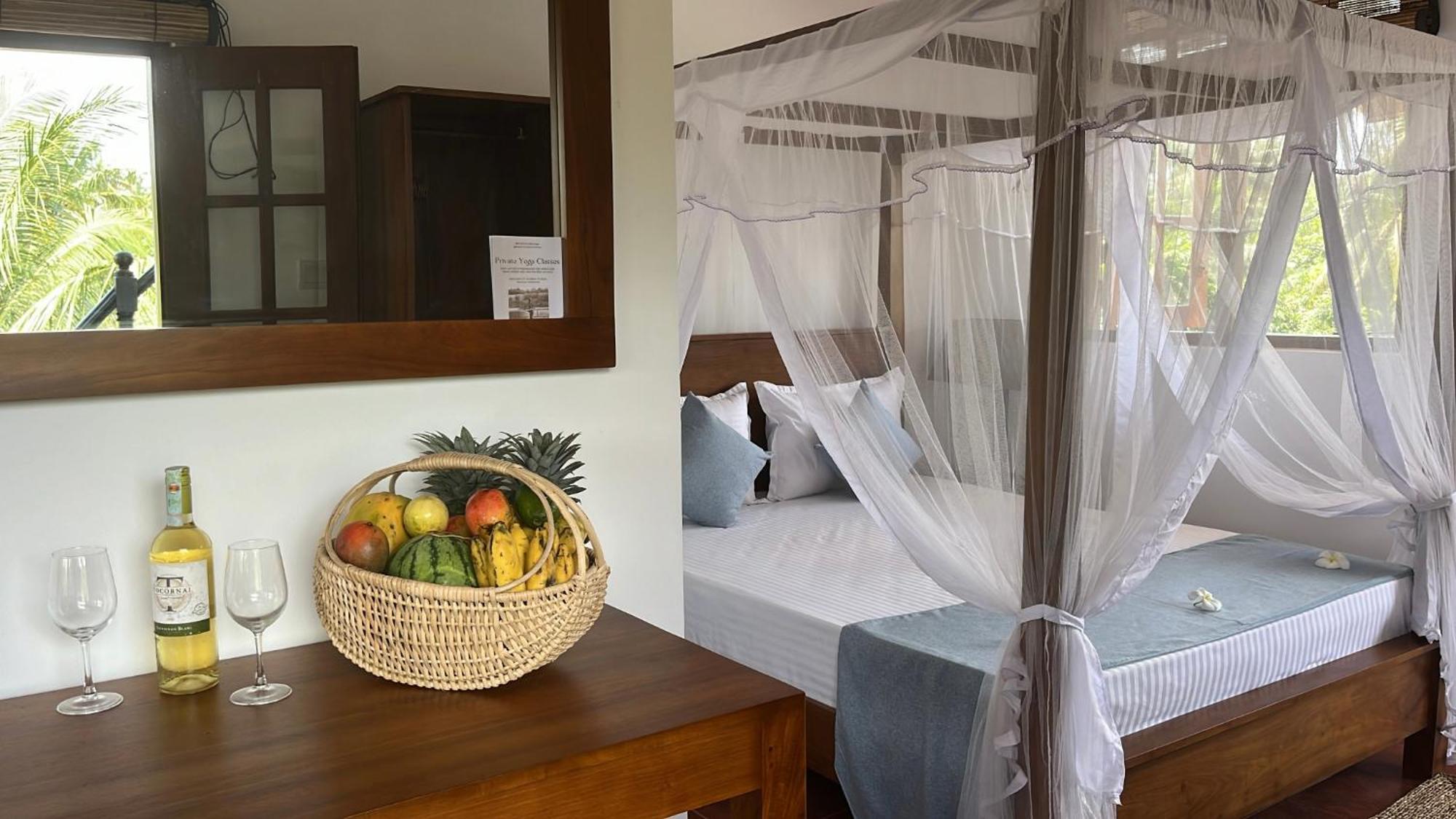 Beach Club Apartments Induruwa Exterior photo